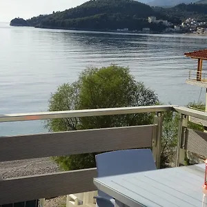 Apartment Menikos, Himare